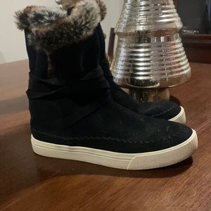 Tom’s  Black Suede Ankle Shoe Boot 8.5 worn once